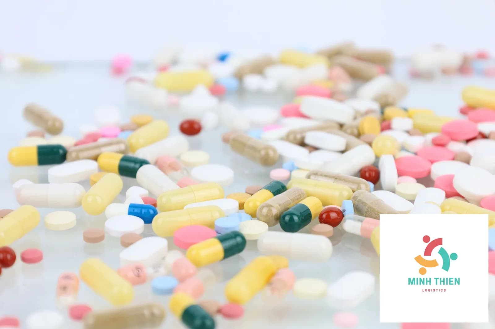 Gửi Thuốc Đi Thái Lan: Quy Định Thai FDA, Thủ Tục Và Giá Cước