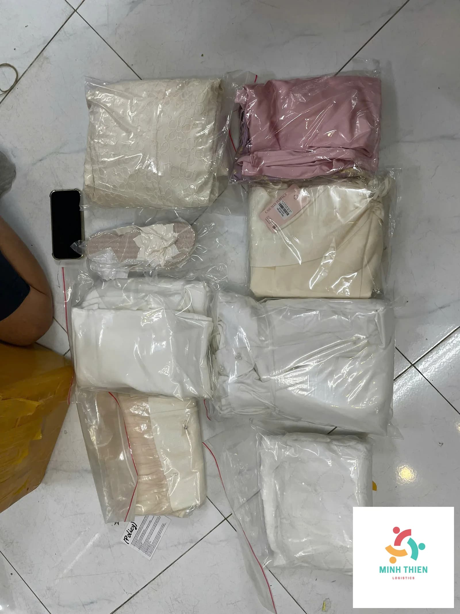 Gửi Hàng Đi Úc Từ Miền Tây: Thủ Tục Hải Quan & Bảng Giá Mới