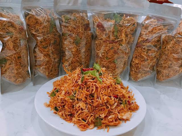 Sản phẩm chế biến: chà bông, khô bò, khô gà, lạp xưởng — cần nhãn mác và bao bì kín khi gửi đi Hàn