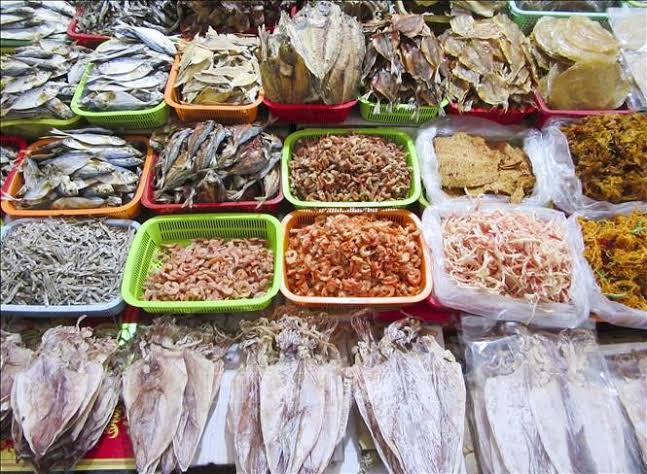 Thực phẩm khô, đặc sản Việt Nam gửi đi Hàn — cần bao bì kín, nhãn mác và hạn sử dụng rõ ràng